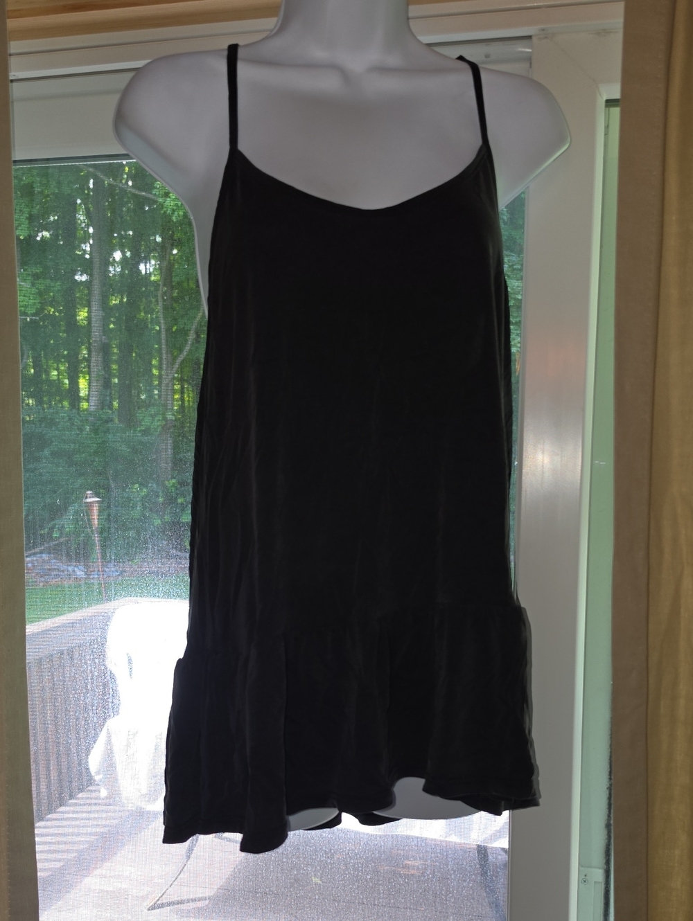 eesome Black Spaghetti Strap Ruffle Hem Tank Cami